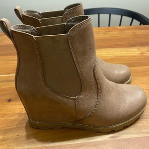 Women's Amalia Fashion Wedge Boots - Universal
Thread™